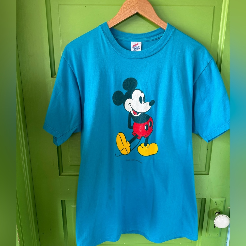 Vintage Disneyland Mickey Mouse t-shirt.
